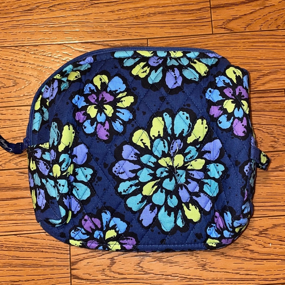Vera Bradley Indigo Pop Blue Flowers Large Waterproof Cosmetic Travel Zip Bag - Picture 2 of 7